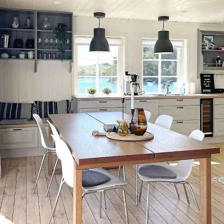 12 Person In Bremnes-by Traum Bremnes